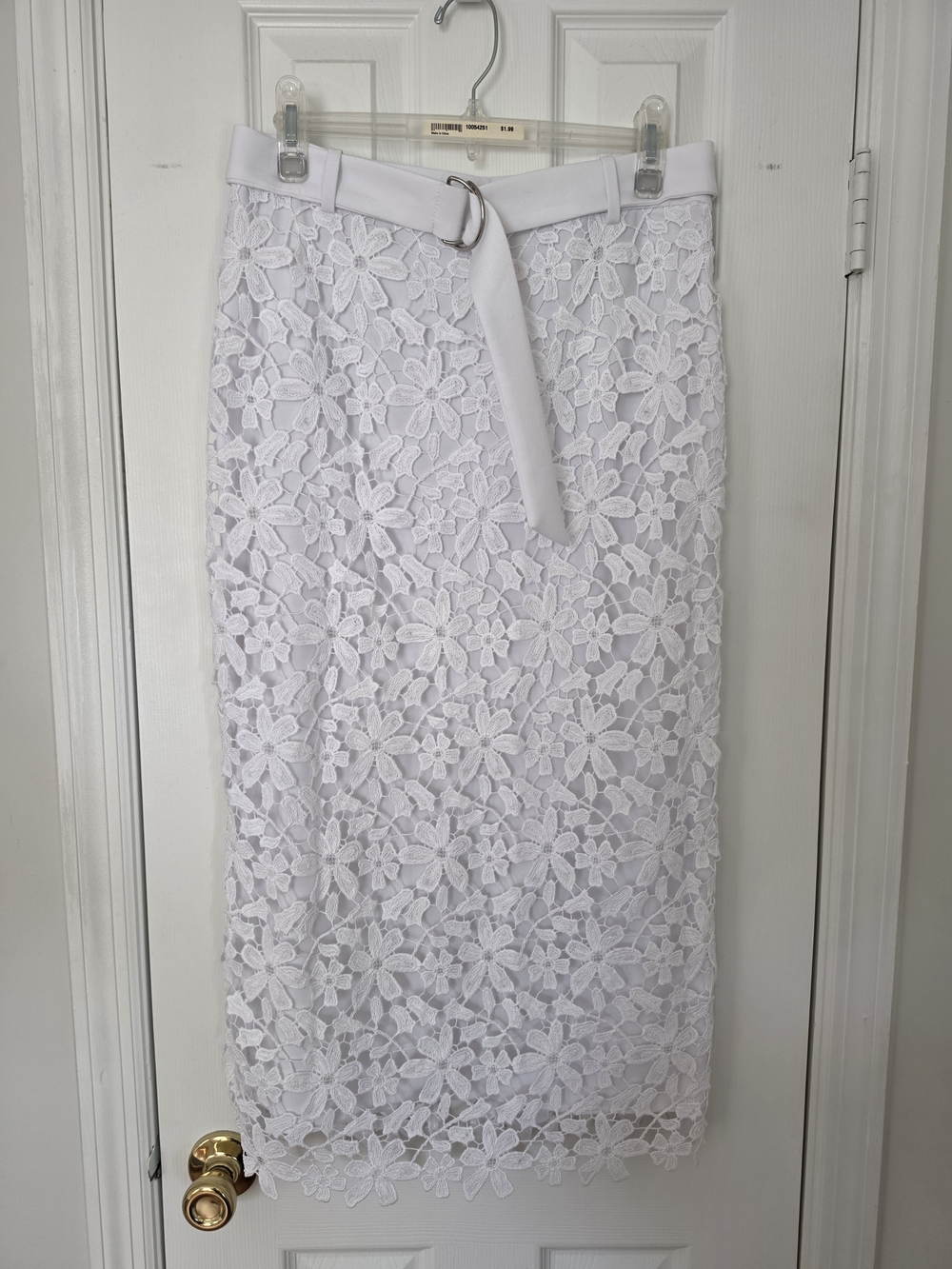 NWOT H&M White Lace Pencil Skirt with Belt